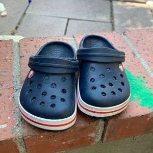 Size 6-7 C Blue Crocs